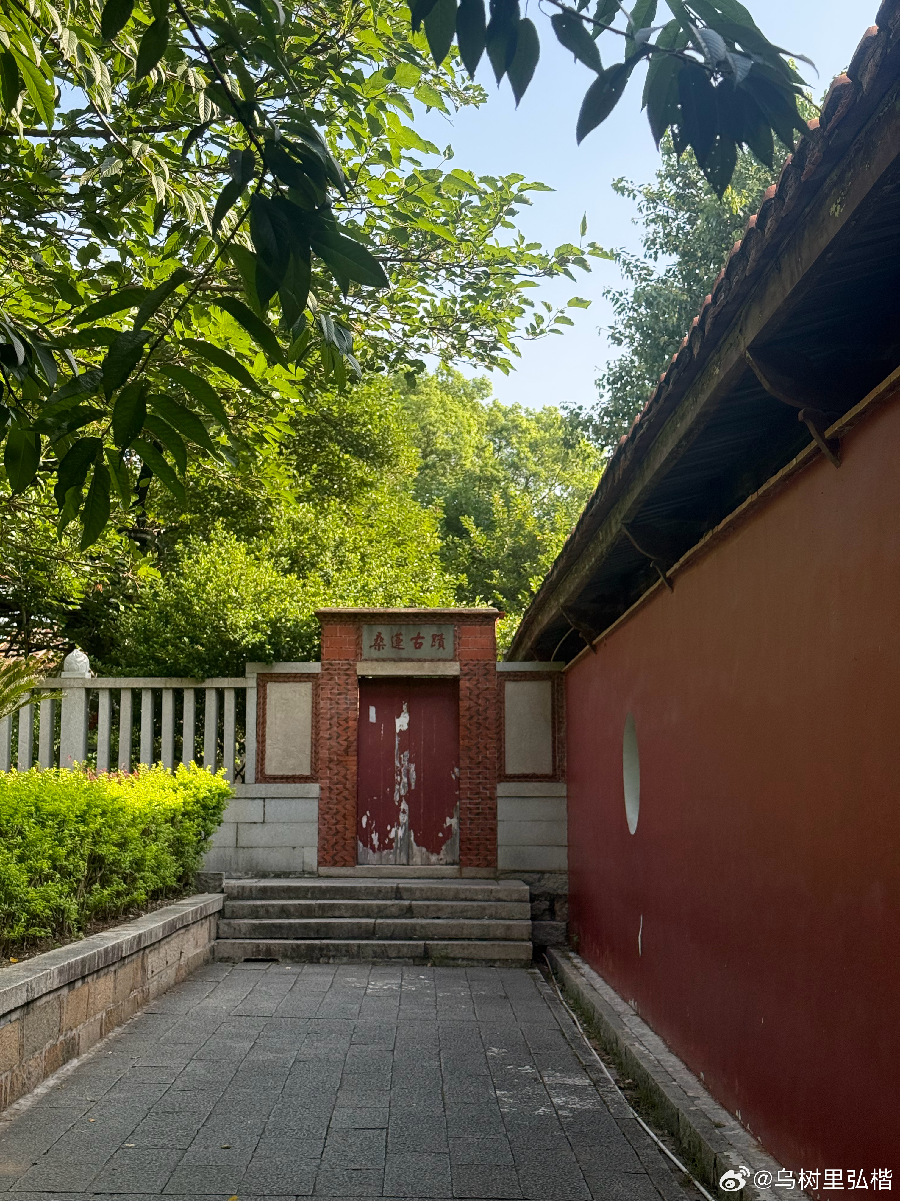 人生是需要一点点开悟的，谁也不可能一生下来就无比通透。就像以前的自己，总觉得人生