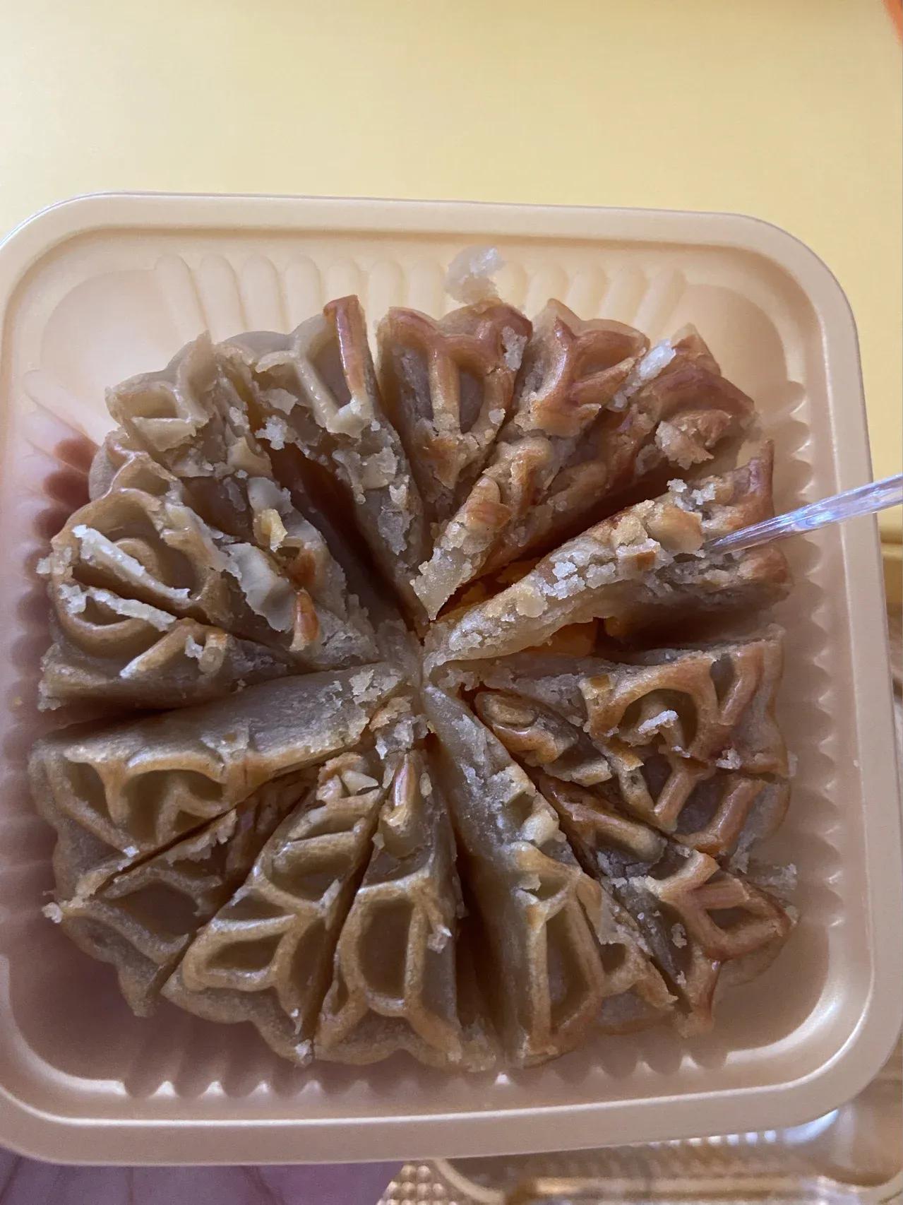 广州人的饭量VS东北人的饭量！真的差距太大了！
马上到中秋节了，从吃月饼就能看出