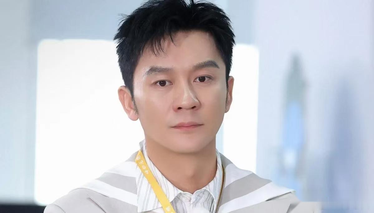 娱乐圈又曝猛料，这次真的藏太深了！ 6月12日，一条消息炸翻全网——李晨妹妹不仅