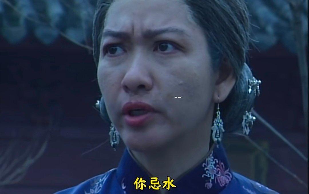 说到忌水，最先想到我一亲戚表弟，弱丁火出生在寒冬，命局水旺为忌，忌官杀，赶上七杀