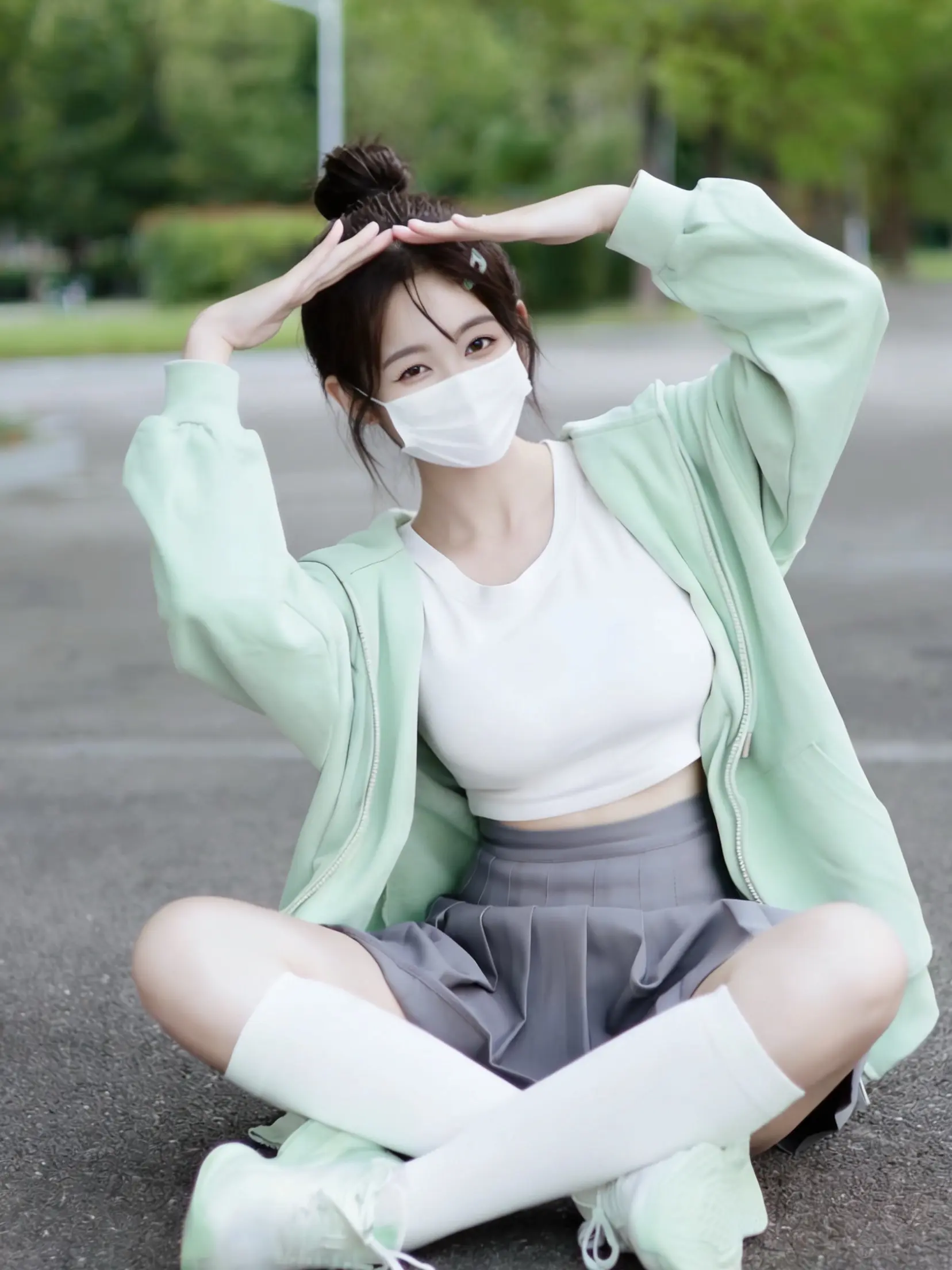 薄荷绿太清新！这件连帽卫衣甜妹感拉满✨。这件薄荷绿连帽卫衣真的戳中我心...