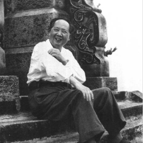 毛主席没上过军校，到底从哪学的打仗？今天看到一个教授的回答，他说：毛主席会打仗并