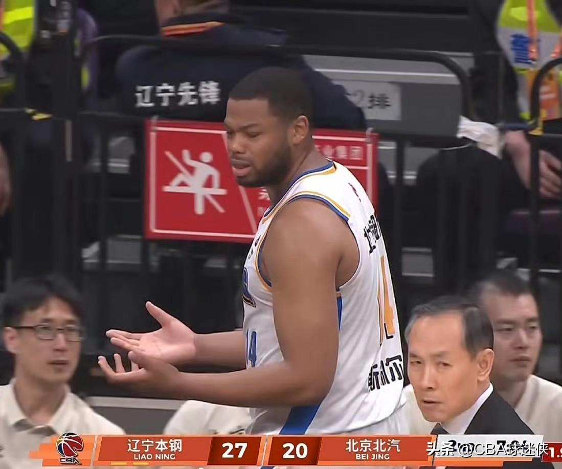 许利民的换人，不仅球迷看不懂，连球员自己也看不懂

首发派上赵睿和陈盈骏的双控卫