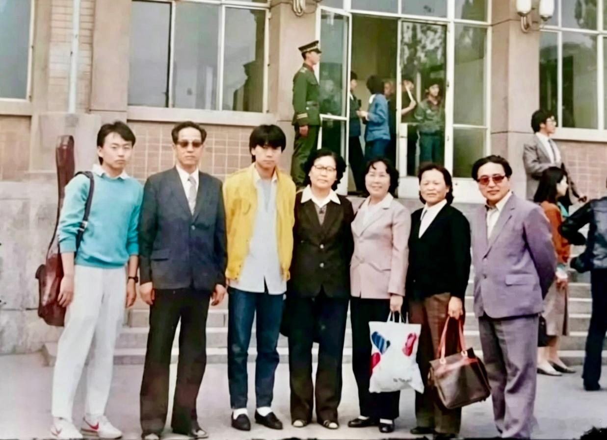 “精彩合照时间”……老崔、窦唯，谢天笑、张楚、何大壮，双艾（艾敬和艾迪）+有待[