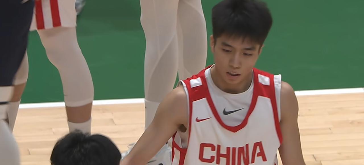 哇塞，姚柯宇最后一秒绝杀，U18中国男篮80比79险胜加拿大皇冠队，这比赛简直刺