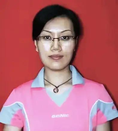 这个女人叫董礼平，是张铁生的妻子。1983年，张铁生被依法判处有期徒刑15年，此