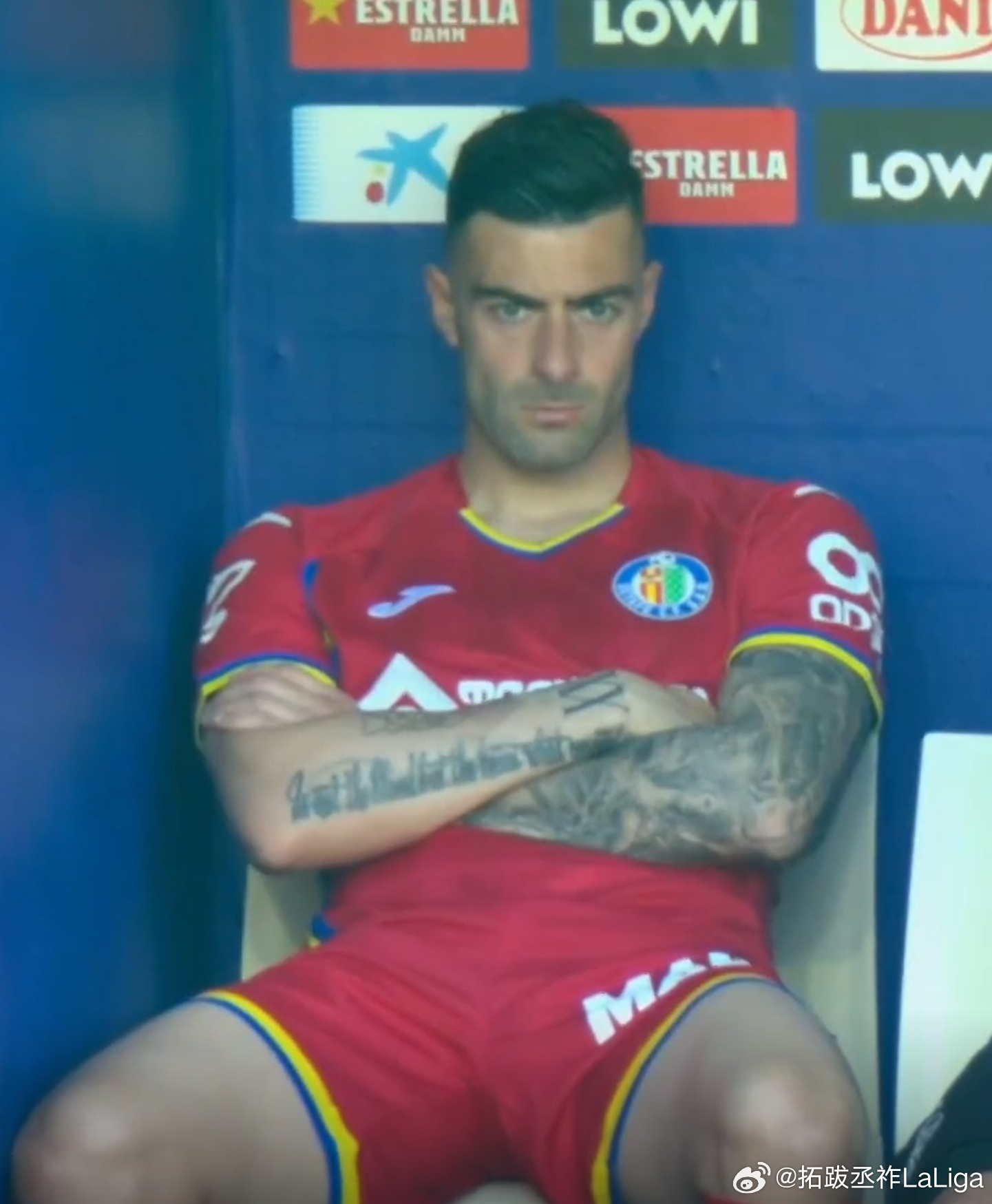 导播很有深意。2年前赫塔费队内助攻王，单赛季7次助攻，45度传中已臻化境。本赛季