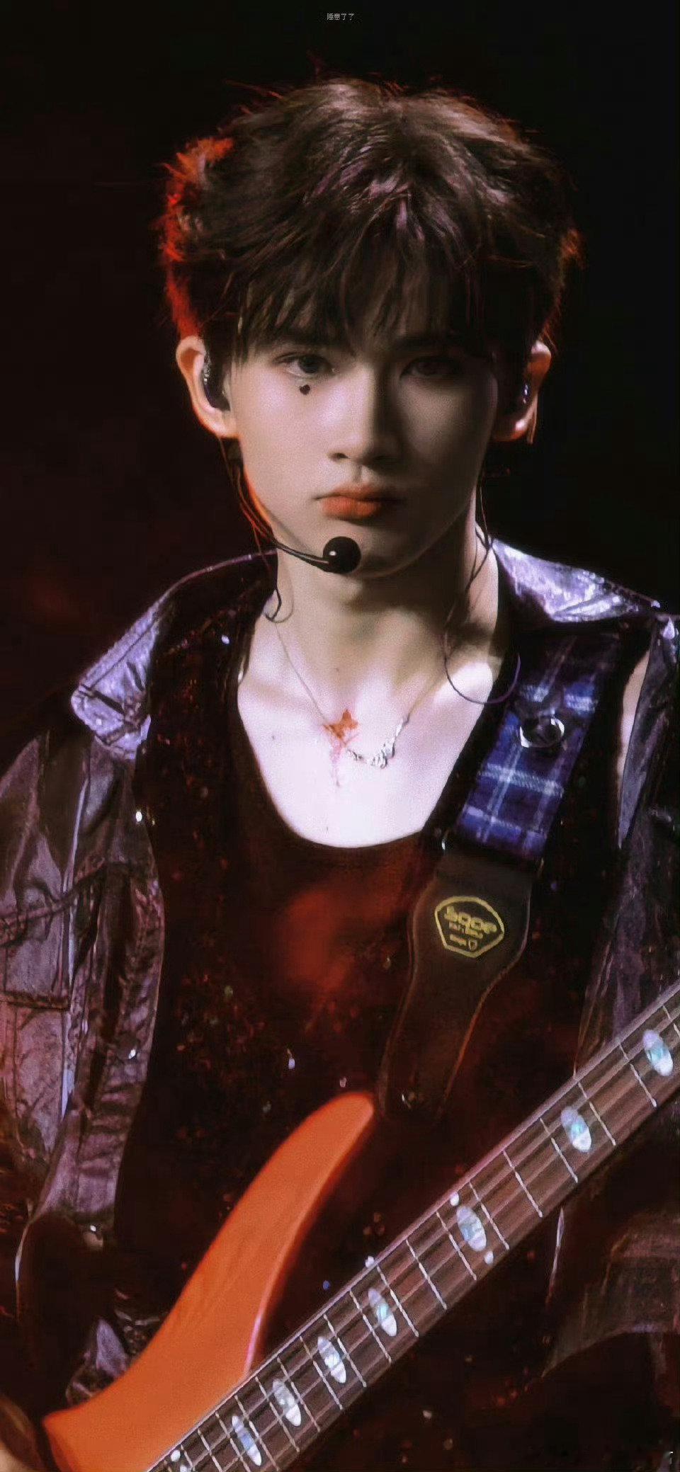 余宇涵 学校和公司像两个世界 落地就开始忙活，行程捋得明明白白。余宇涵这波操作确