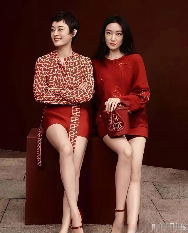 孙俪和妹妹孙艳同框出镜，两人身材状态几乎相差无几，长相却一点相似度都没有，各有各