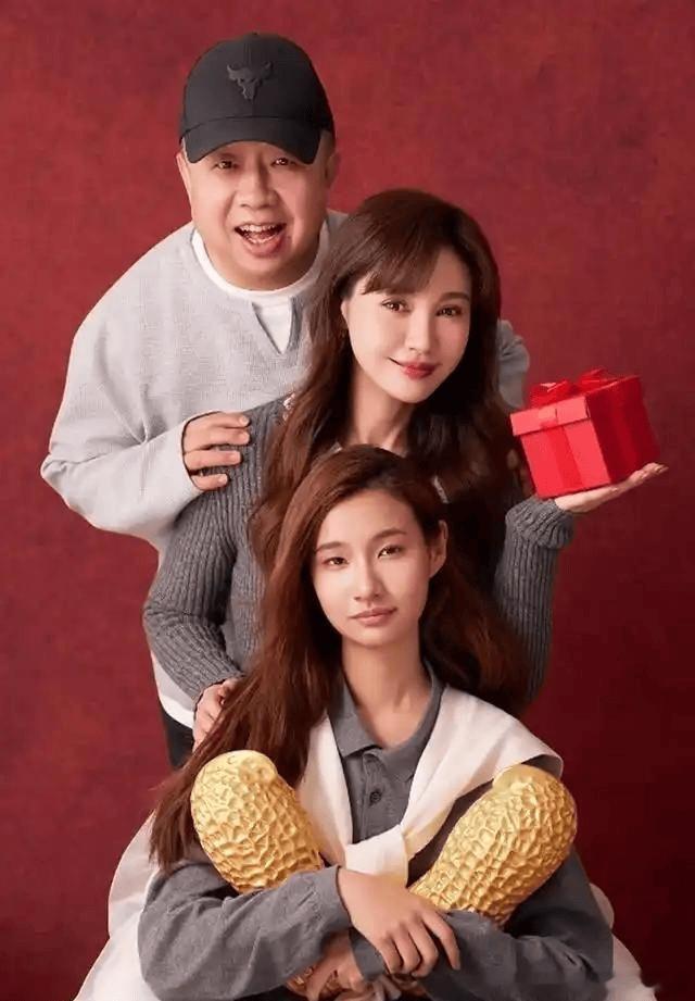 演员杨雪自曝结婚原因6月6日，演员杨雪直播自曝结婚原因：当年与丈夫赵海恋爱时，她