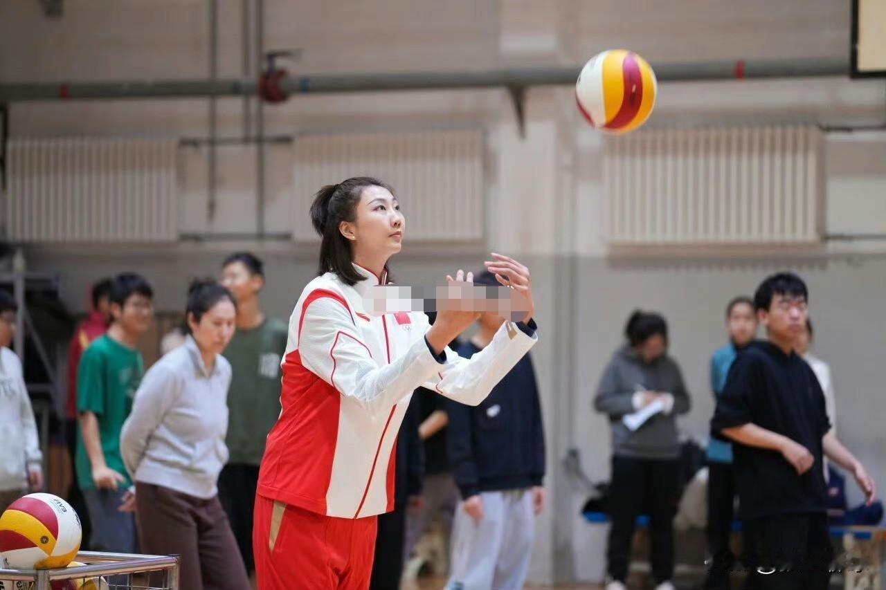 奥运冠军、前中国女排队长袁心玥正式入职天津南开大学，担任体育部排球教师。12月2