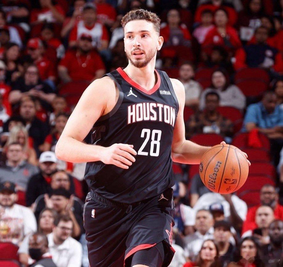 申京生病缺席今天的比赛，亚当斯首发。太阳vs火箭