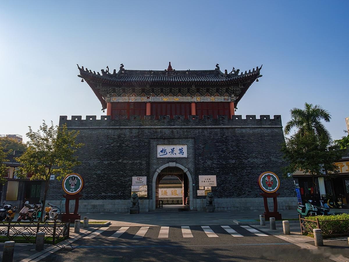 公司的实控人往往不是技术背景的创始人他在管理公司时与技术背景的股东可能有冲突要充