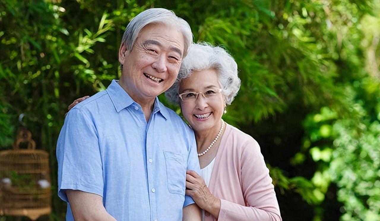 我发现一个有趣的事情：不管是谁，只要他子女争气，有一定成就，能给他长脸，他整个人