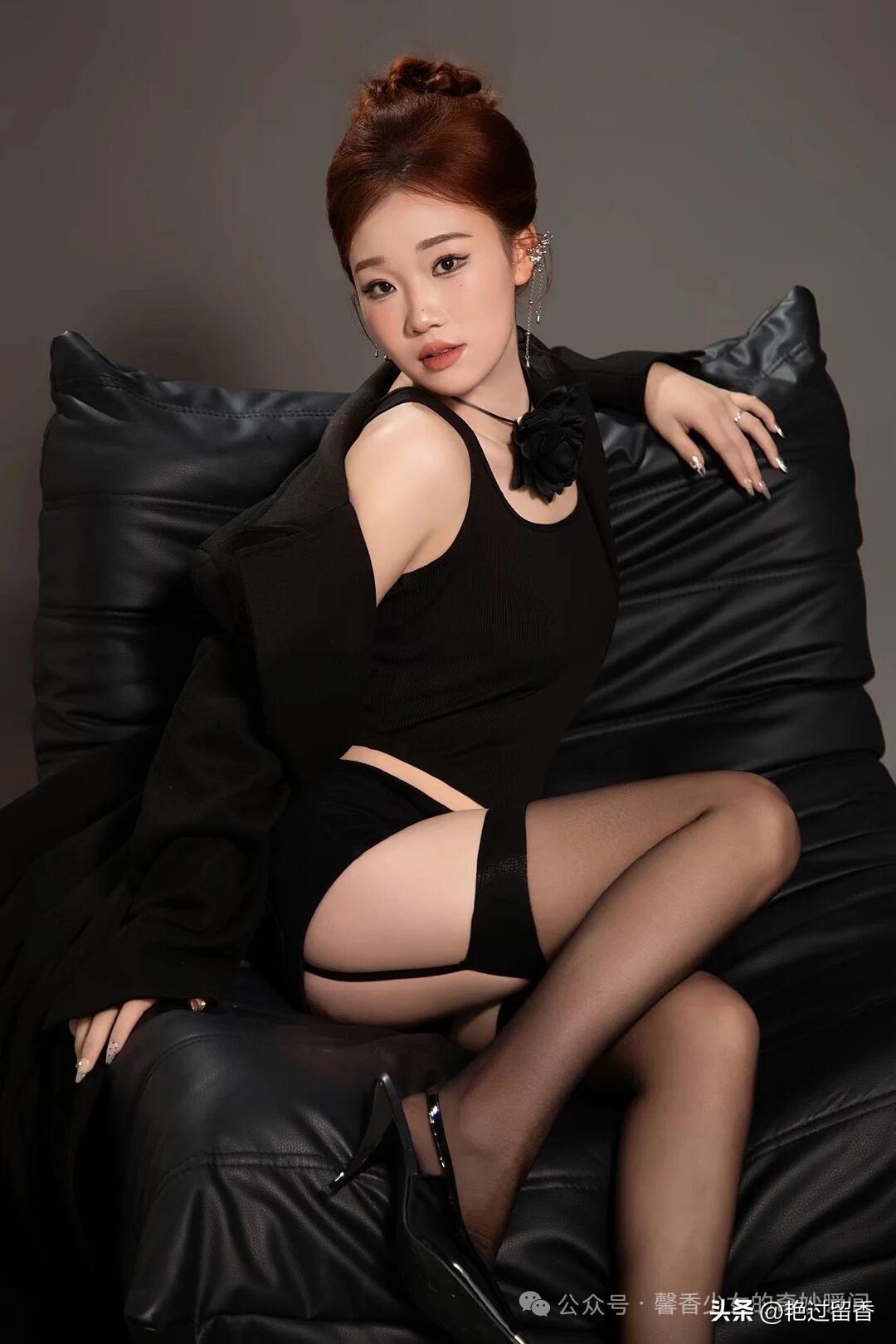 黑皮女孩，性感撩人，时尚穿搭，魅力无限！🔥💃👗