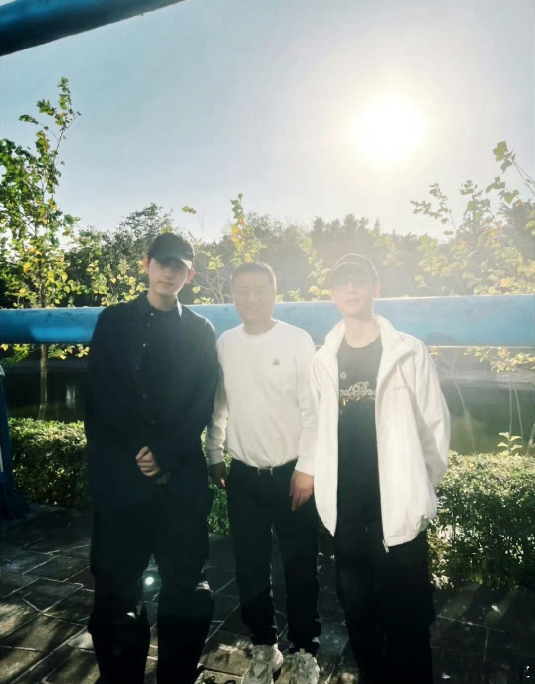 陈飞宇罗云熙同框合照陈飞宇罗云熙新合照陈飞宇罗云熙同框合照，两人状态都很好，今夕