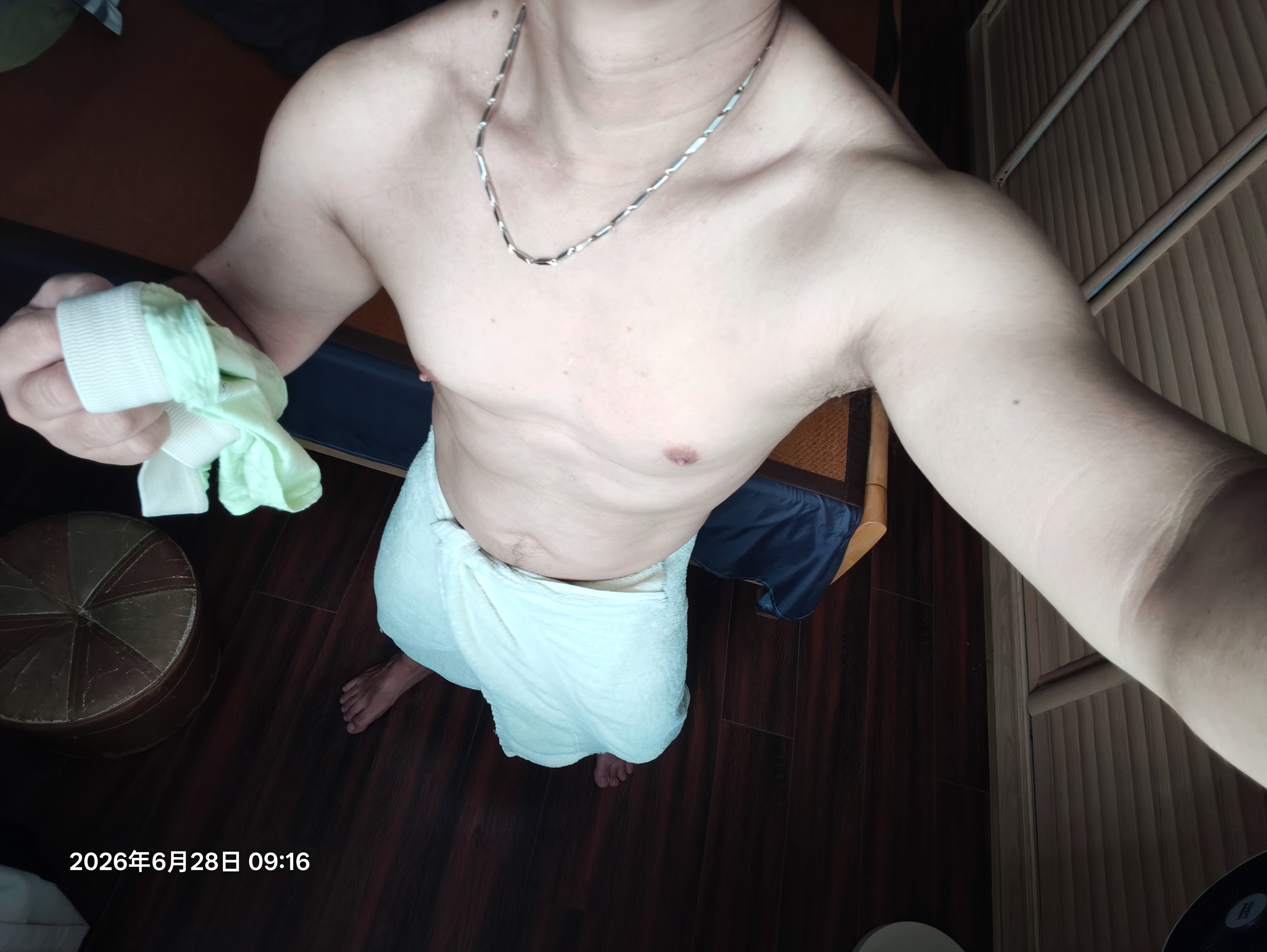 ☀️早起洗漱，新的一天从清爽开始～坚持锻炼的小成果，继续加油！自律日常 