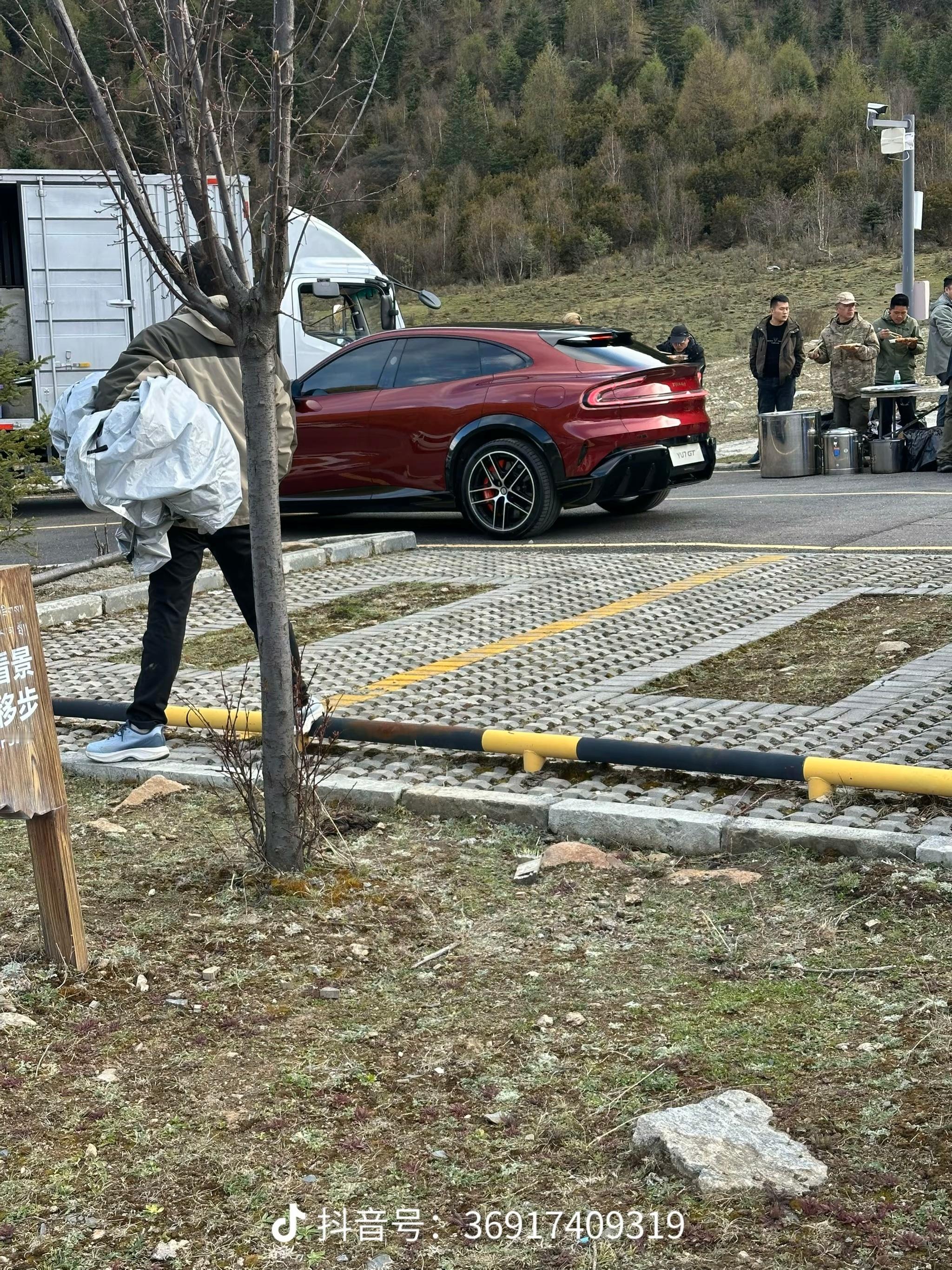 珍惜小米这样的企业！不少都在 Ai 拍宣传视频，米儿这边还在费时费力地坚持搞实景