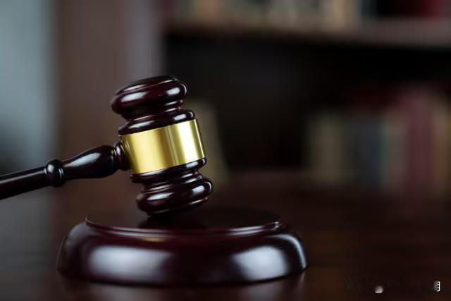 女子怀孕请假
公司以未入职满一年拒绝
最终公司赔偿10.1万元
2023年2月，