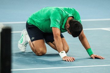 德约很清楚，走进了和辛纳的半决赛赛场，他就是走进了一间搏击俱乐部。他已经连输辛纳