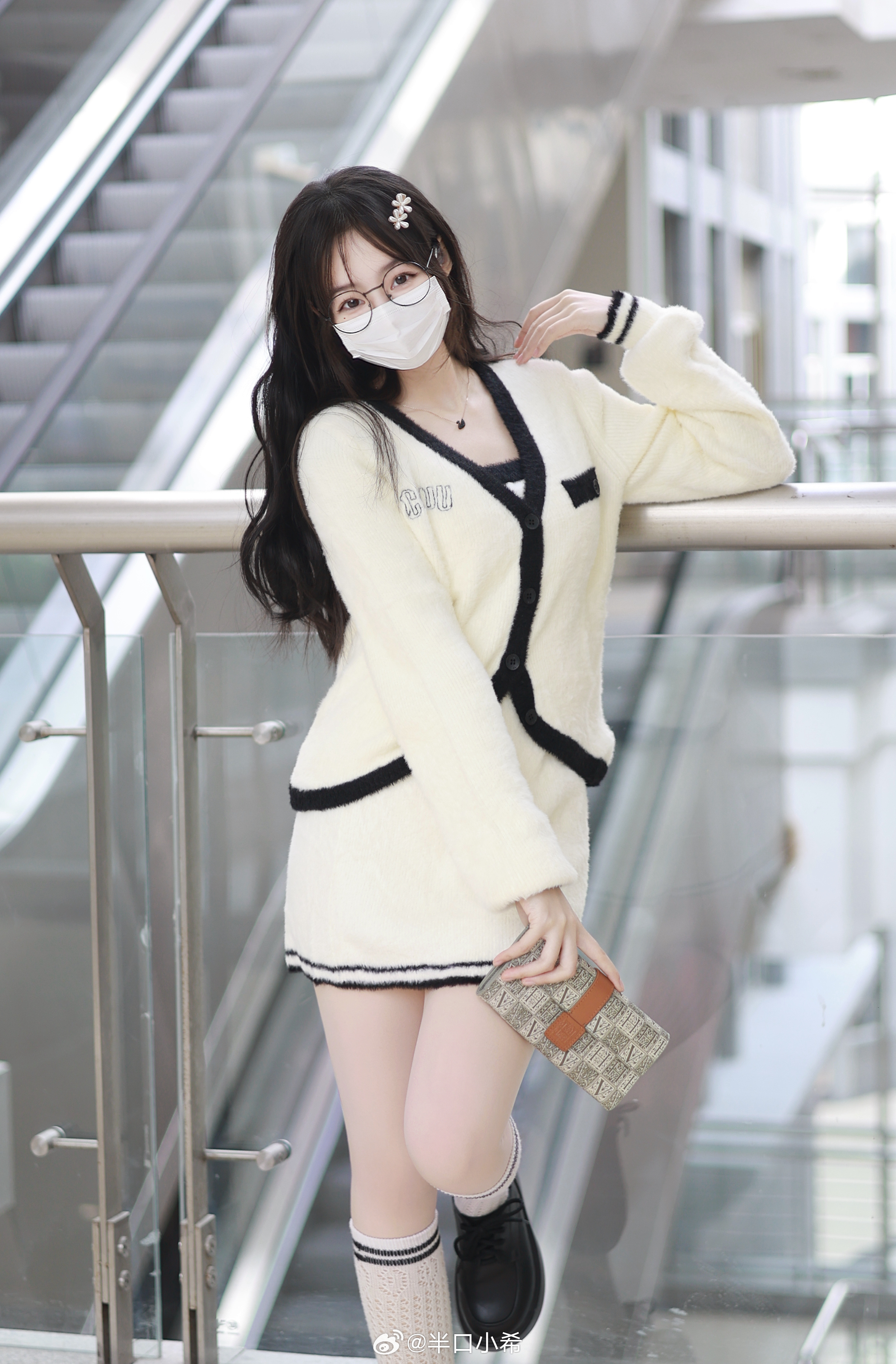 怎么还不谈恋爱 不会是在等我吧 ​​​