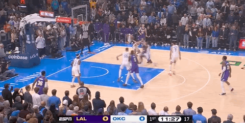 开始了，湖人第一球，东契奇打进！