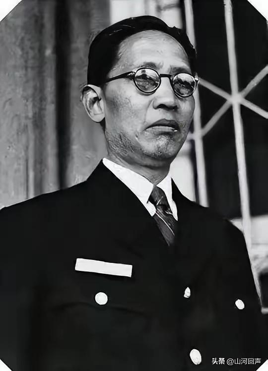 1949年1月，中统特务头子叶秀峰把自己私藏的2700多根金条交给儿子，让他带去