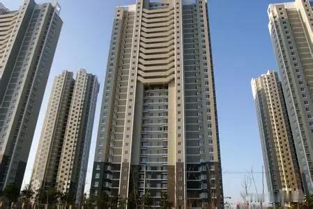 有一对90后北漂的山东小夫妻，现有一儿一女，买了三套房，现在以租养贷，天天写头条