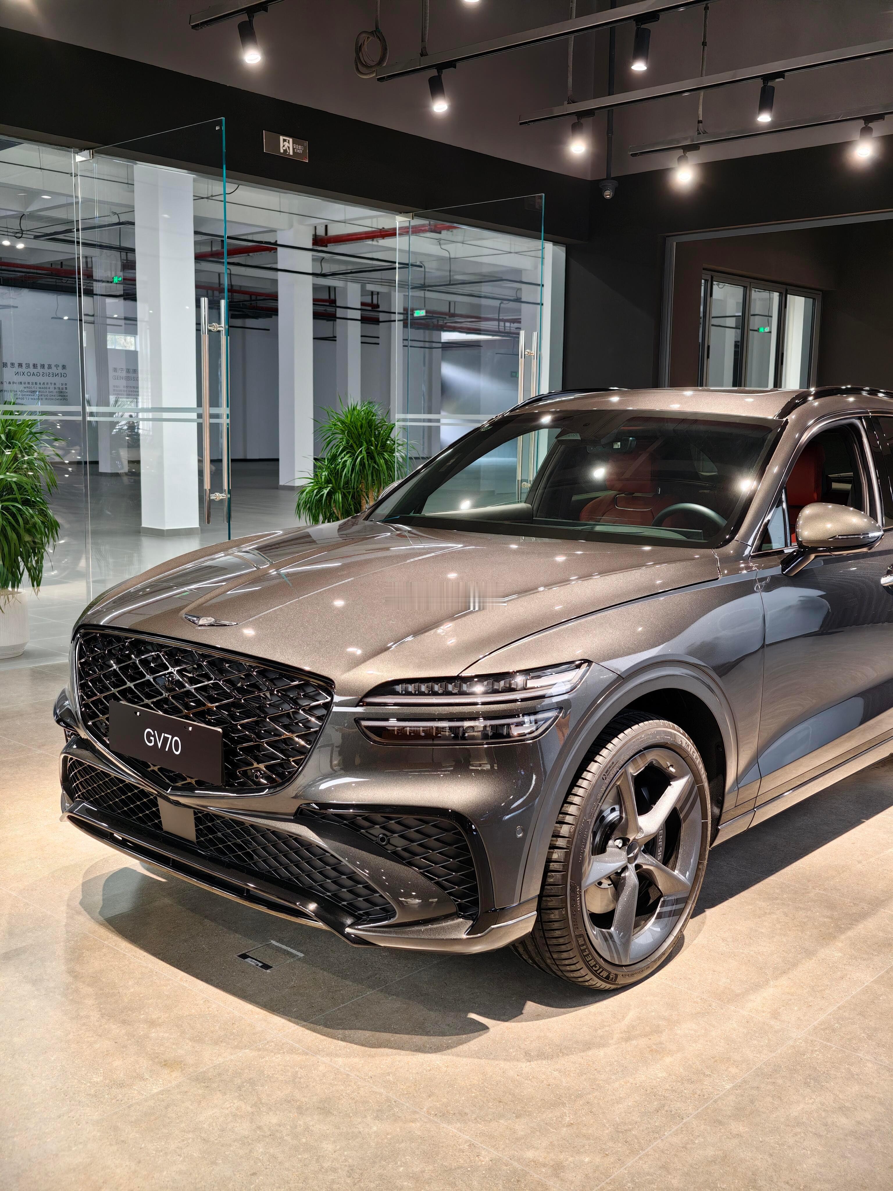 同级别还能找到比gv70更帅的吗？全新标配2.5T发动机  304p马力  42