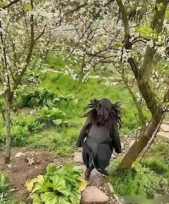 下山时给老婆拍的照片 