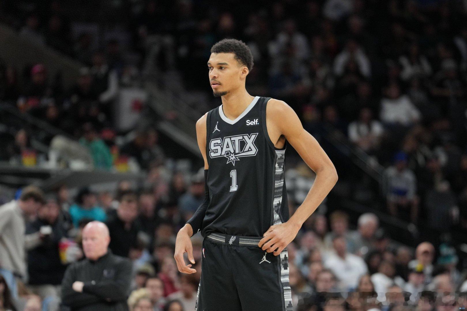 马刺完全16分大逆转以111比109淘汰雷霆，晋级总决赛，将和尼克斯争夺冠军今天