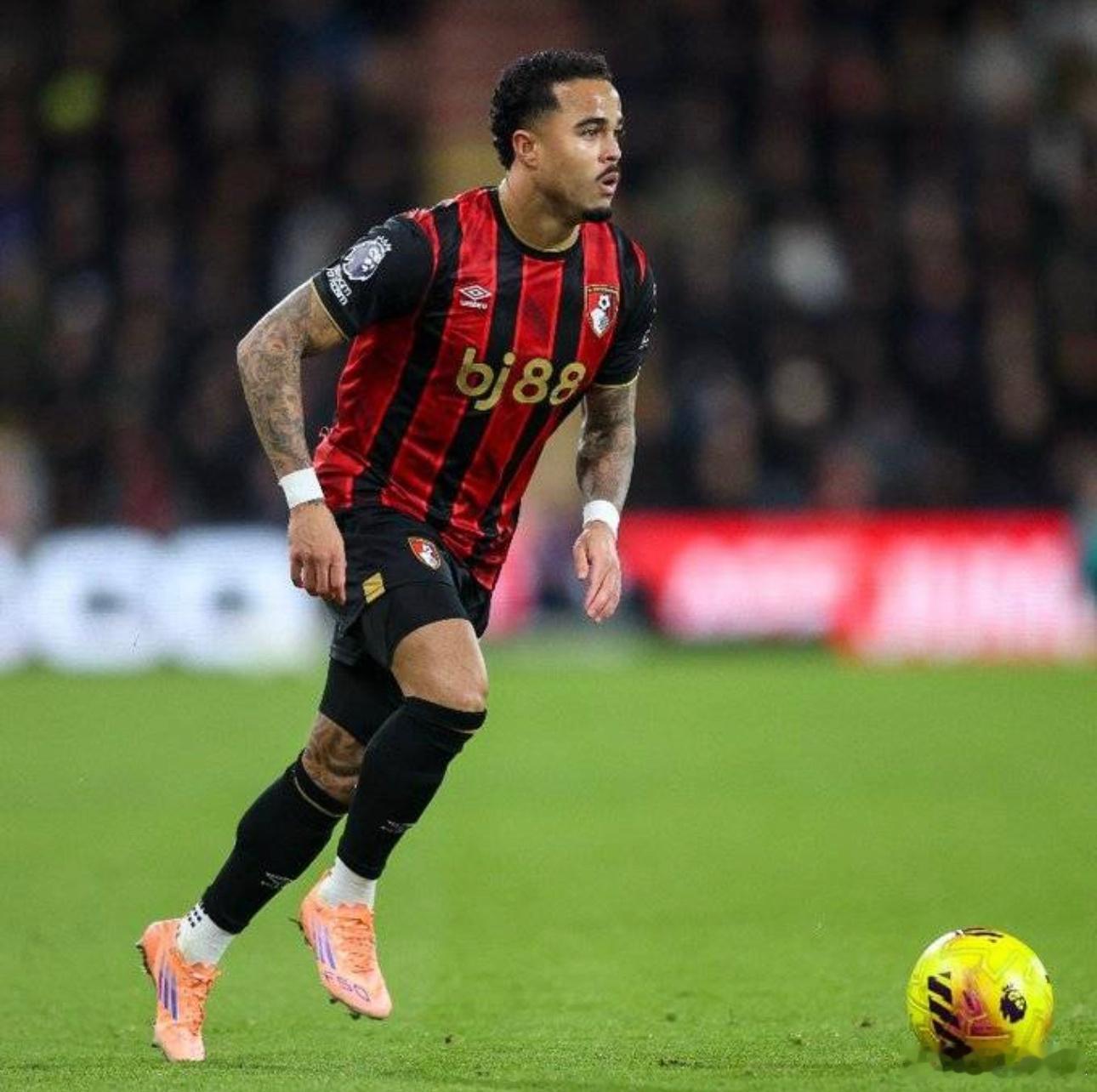 1月6日讯 英超的伯恩茅斯俱乐部官方宣布，队内的荷兰前锋贾斯汀·克鲁伊维特在上周