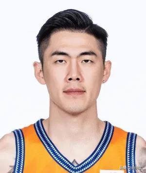 今天上海队之所以还有翻盘的机会，那功劳全都要归刘铮一人。因为要不是刘铮上半场连续