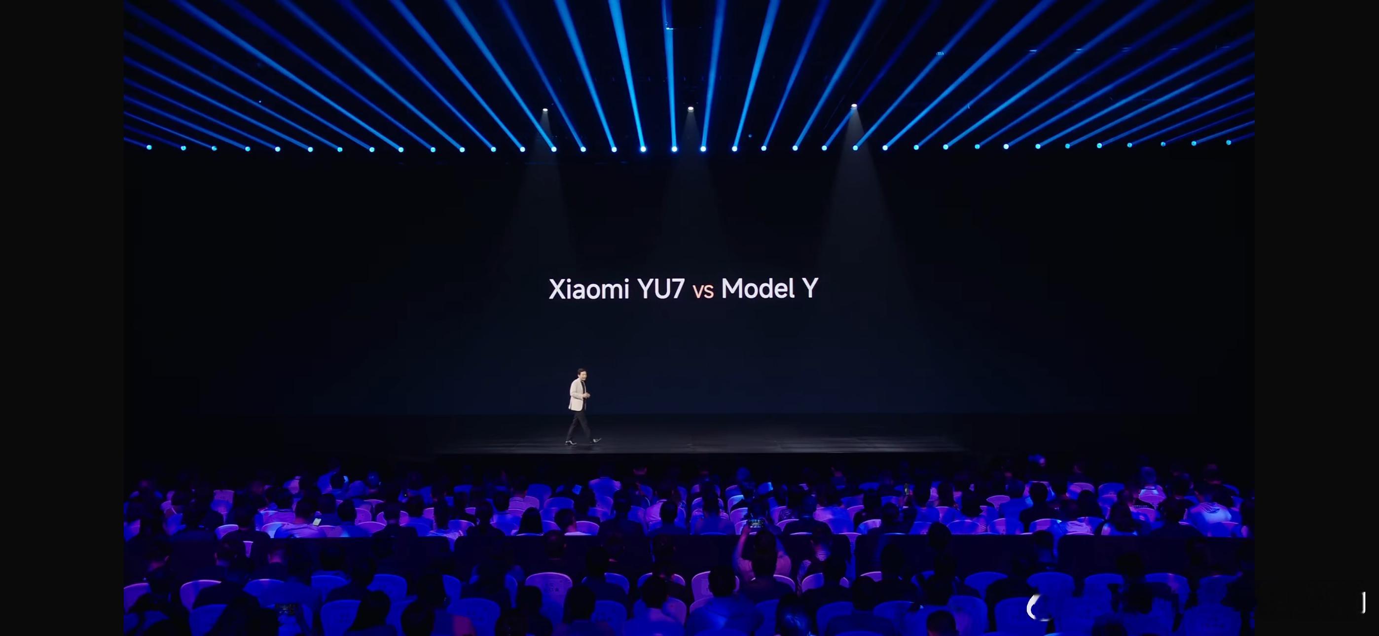 小米YU7雷总又开始对比特斯拉了，小米SU7对比特斯拉焕新ModelY，配置和续