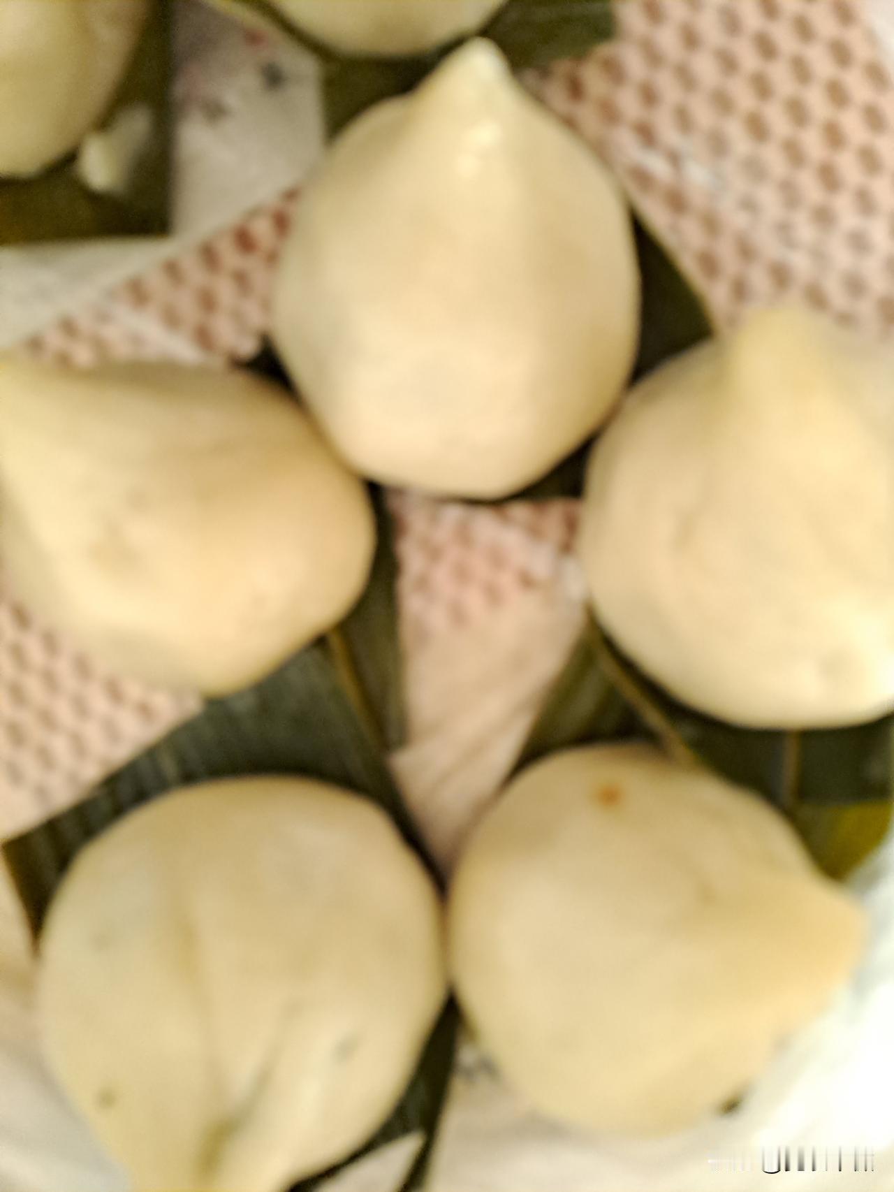 今天吃了什么热乎的今天是小年，大妹妹送来了肉圆子。这是当地一种风俗，每逢这天都要