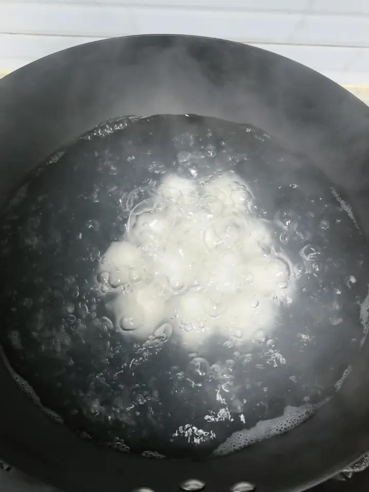 元宵节，你那边吃什么？
我今天早起，煮点汤圆小孩吃
时间真快
一晃，春节就结束了