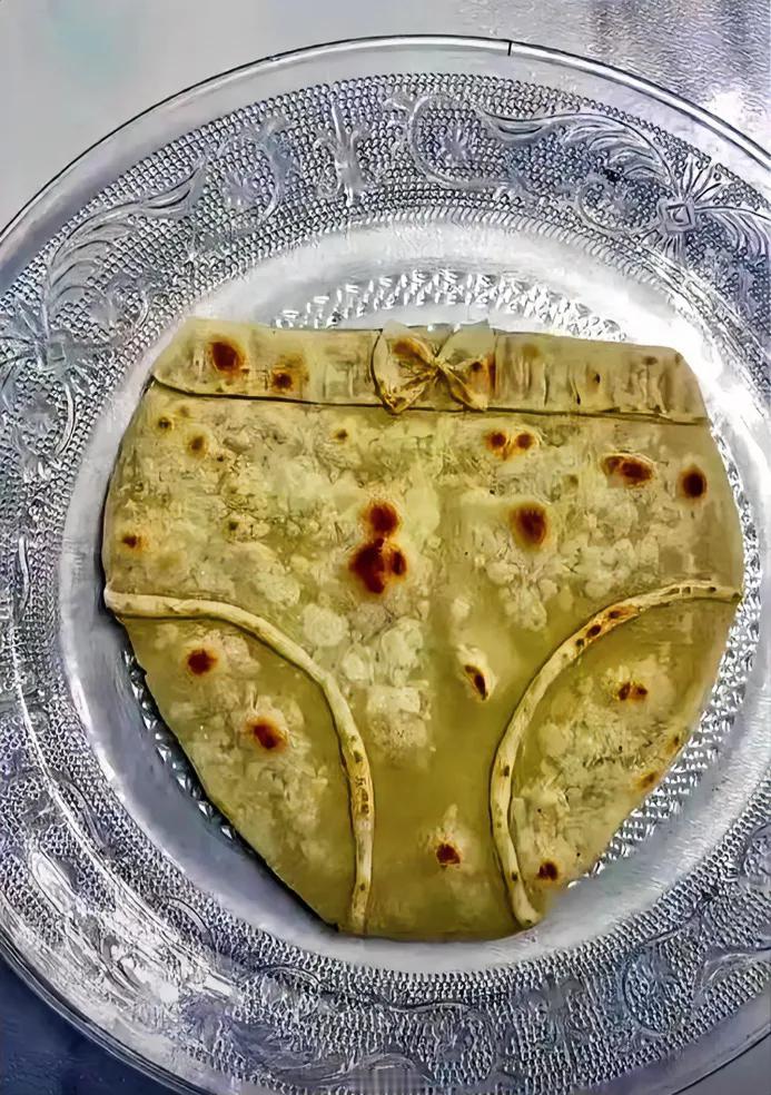 吃过很多饼类，比如老婆饼、手抓饼、葱花饼、油饼、鸡蛋灌饼、等等！

但这种饼叫不