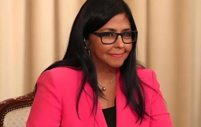 委内瑞拉代总统罗德里格斯是真有两把刷子，明明刚接过一个看似岌岌可危的摊子，却硬是