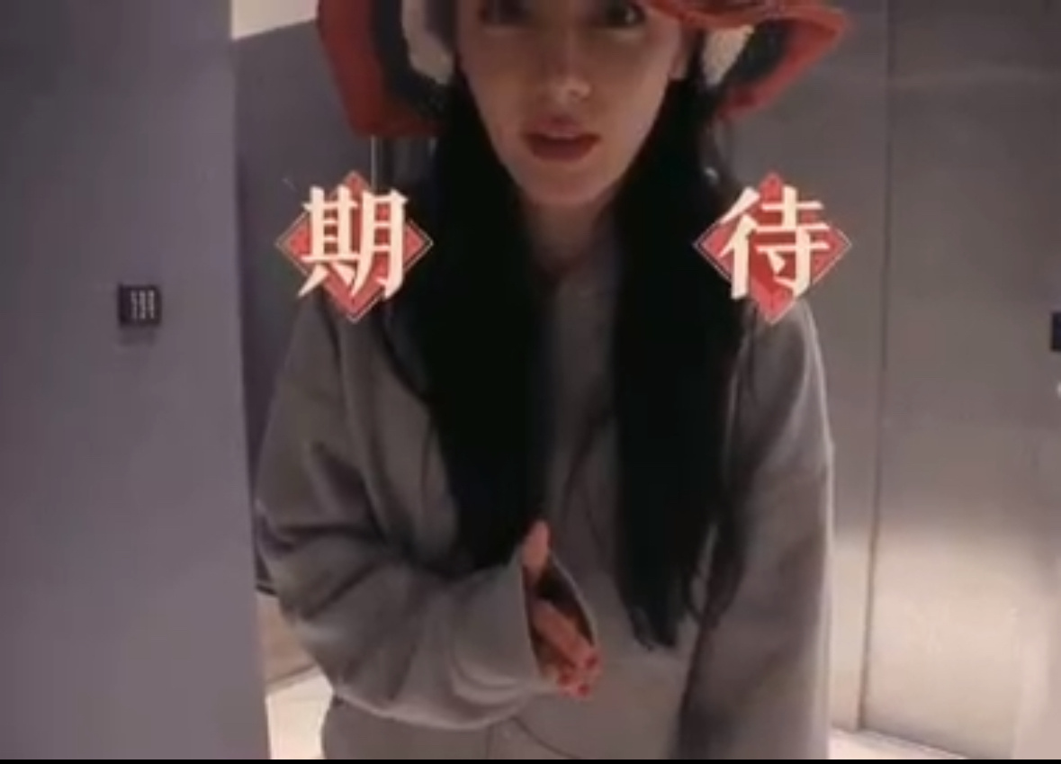 花儿与少年后遗症太可爱了龚俊热巴把花少的快乐延续！一个和镜头躲猫猫，一个对着镜头