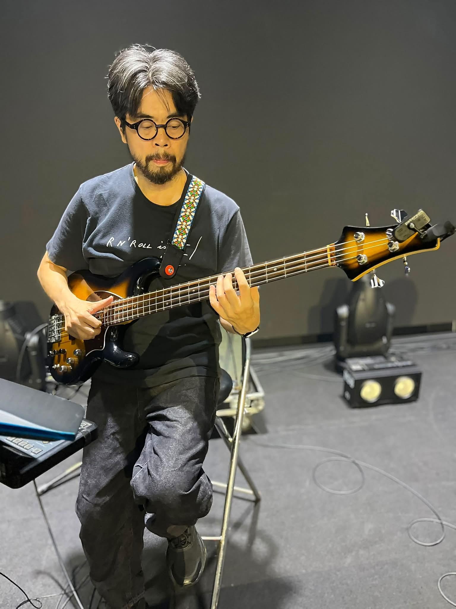 自然卷吉他手蔡坤奇患渐冻症 “自然卷”吉他手蔡坤奇患渐冻症。据悉，“自然卷”在2