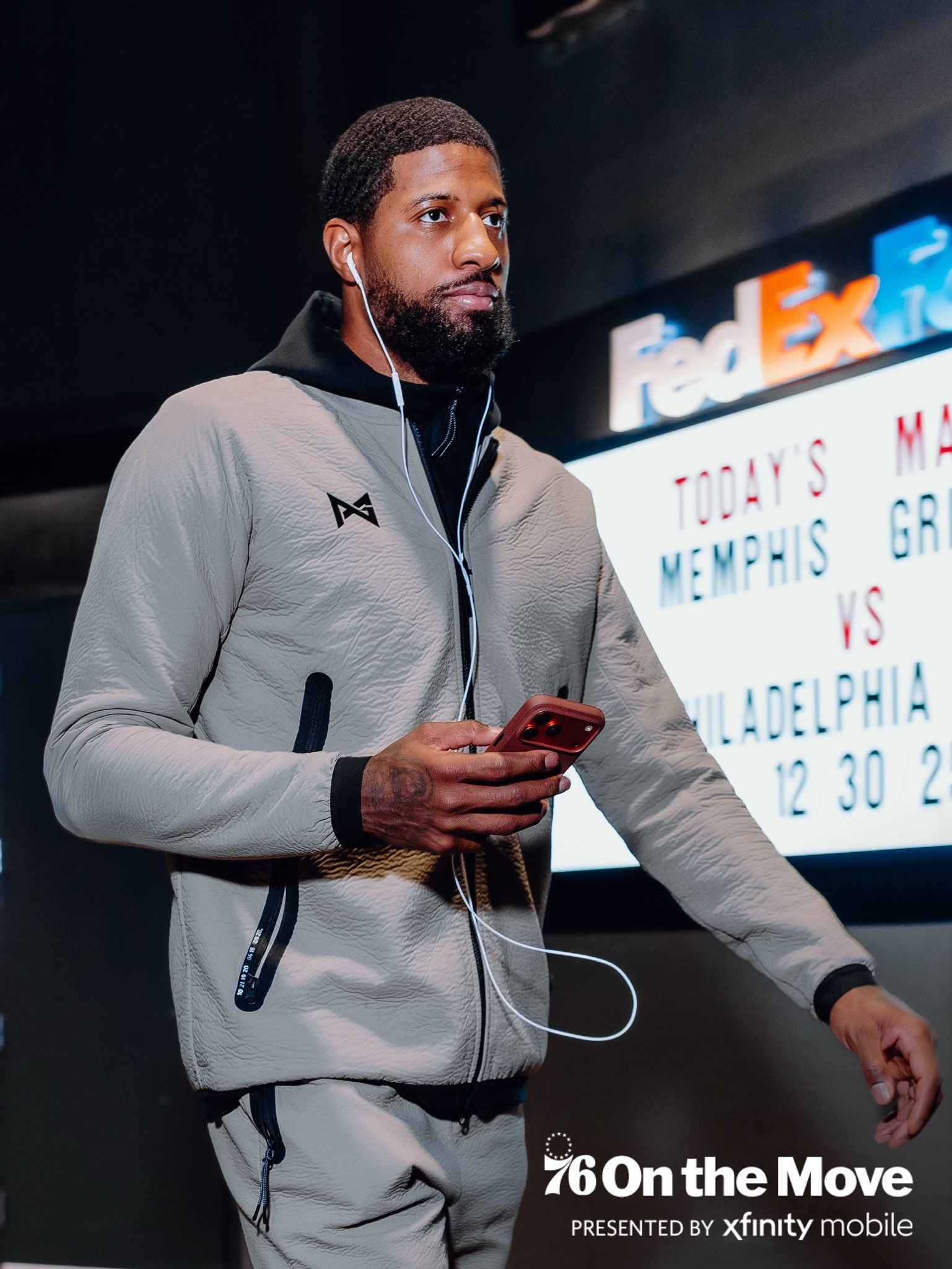 套装潮男！分享今日份赛前抵达客场球馆时的帅泡～费城76人篮球年末狂欢季PaulG