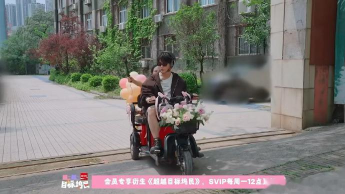 李嘉琦彭冠英陈鑫海聚餐五十公里桃花坞刚被节目里的温馨场面打动，转眼就等来聚餐合照