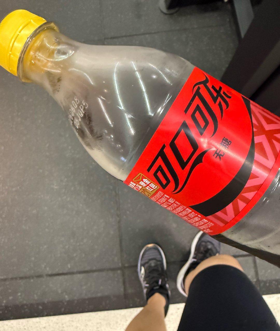 运动day打卡嘀嗒嘀 gym打卡～爬楼机下来值得喝一口冰阔乐。汗如雨下。这个点我