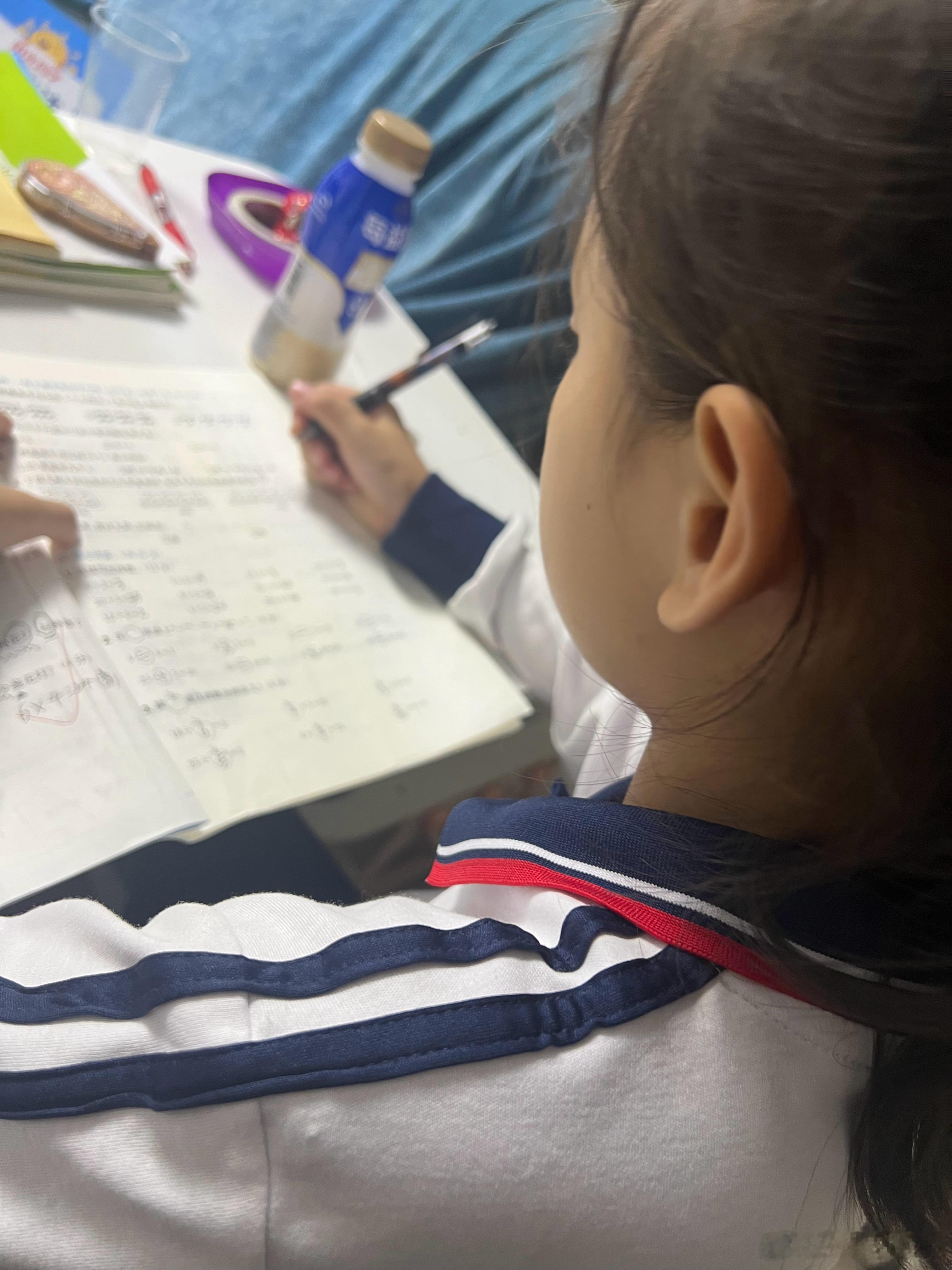 早上真的是当妈妈最忙的时刻之一～一早起来弄早餐，弄娃，接着飞奔出门，吭哧吭哧的送