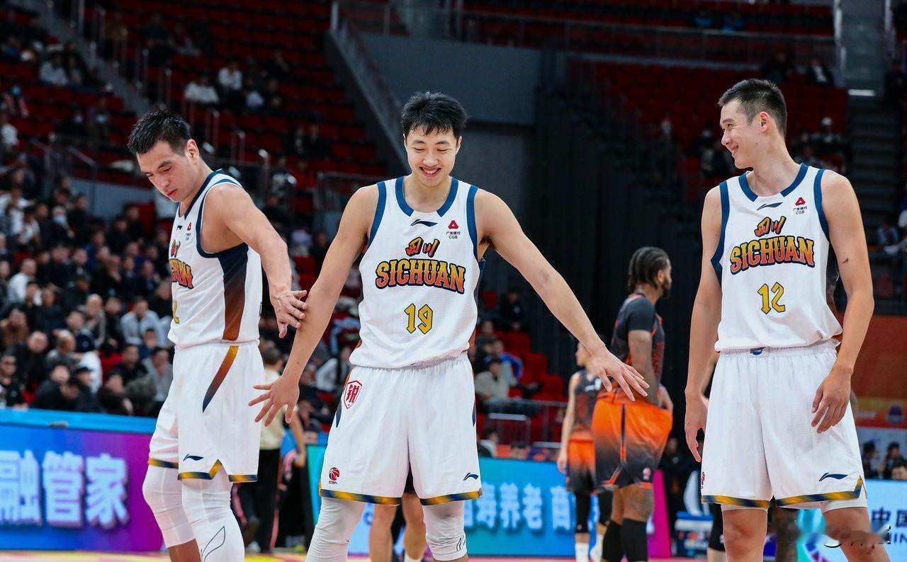 因为不得不以全华班出战，四川男篮早在本赛季CBA联赛开始前就不被各方看好，但从已