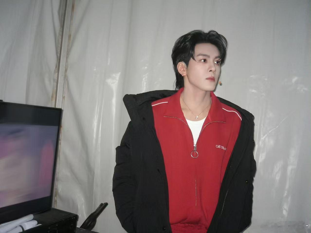 曾舜晞新歌私有时刻歌词 曾舜晞这歌词写的不错啊，他唱歌蛮厉害的！ 