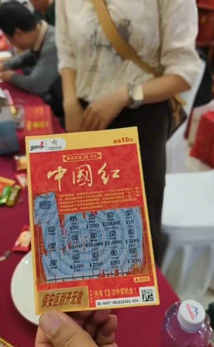 “天降横财！”山东，一女子大婚，在酒店办回门答谢宴，她别出心裁，把面值10元的“