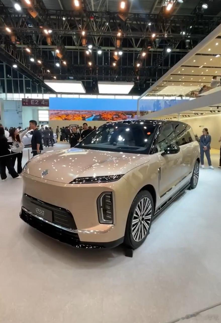 中国智能底盘引领全球   蔚来这次展示的底盘技术，算是把“主动”两个字玩明白了。