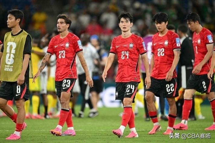 世界杯小组第三实时排名：加纳锁定淘汰赛，伊韩出线形势不乐观
 
世界杯小组赛最后