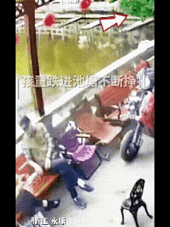 “这反应速度绝了！”男子和人在公园聊天，不经意间的一个回头，突然拔腿而起，只用5